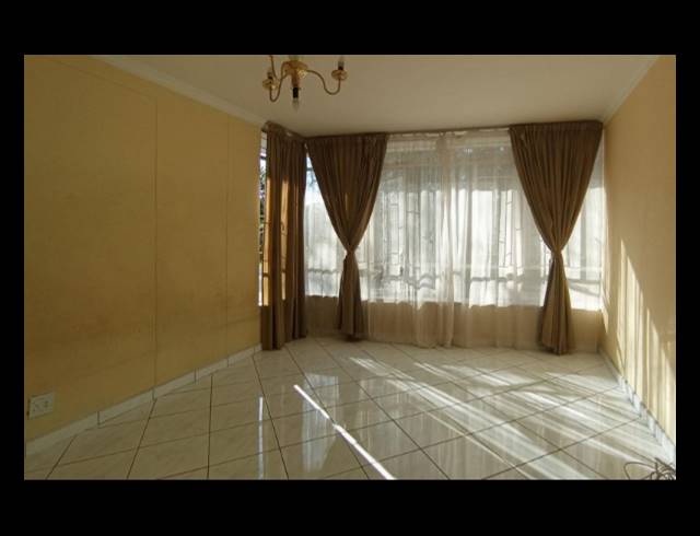 3 BEDROOM FLAT FOR SALE IN ARCADIA